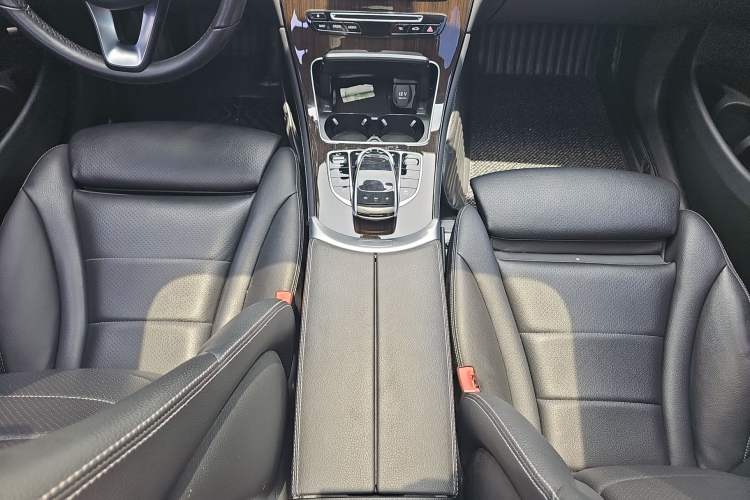Used Mercedes-Benz GLC 2019 GLC 260 L 4MATIC Dynamic Model Interior 2