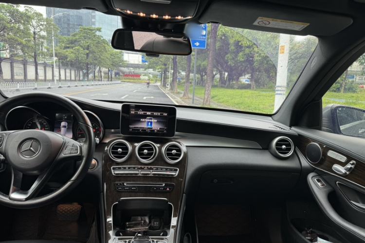 Used Mercedes-Benz GLC 2019 Facelift GLC 260 L 4MATIC Luxury Model Interior 3