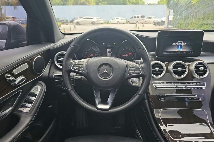 Used Mercedes-Benz GLC 2019 GLC 260 L 4MATIC Dynamic Model Interior 3