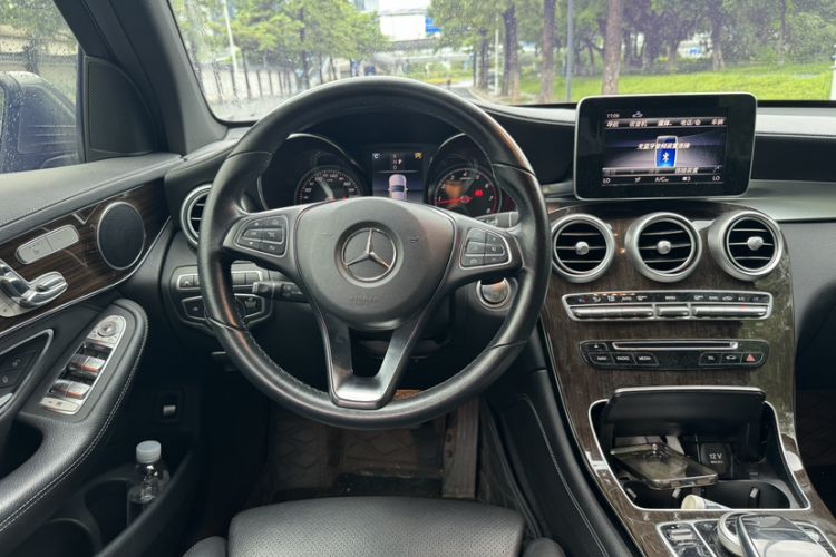 Used Mercedes-Benz GLC 2019 Facelift GLC 260 L 4MATIC Luxury Model Interior 4