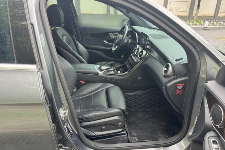 Used Mercedes-Benz GLC 2019 Facelift GLC 260 L 4MATIC Luxury Model Interior 5