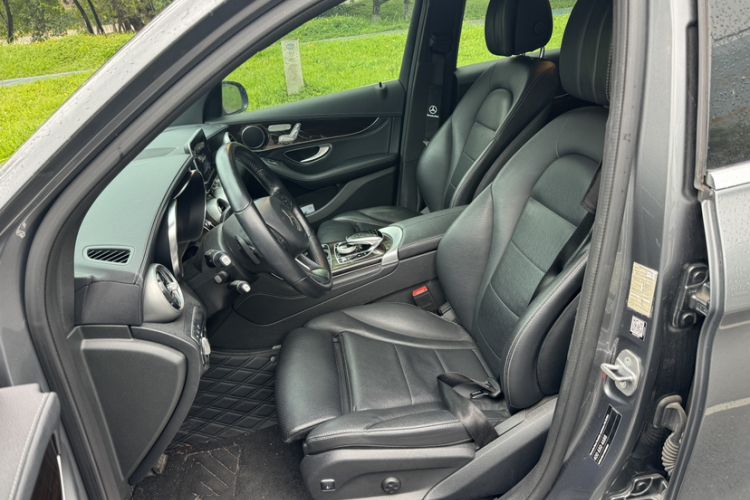 Used Mercedes-Benz GLC 2019 Facelift GLC 260 L 4MATIC Luxury Model Interior 9