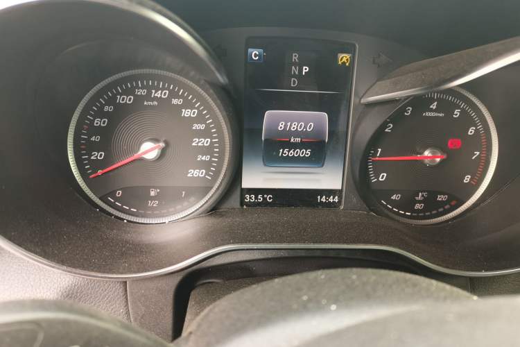 Used Mercedes-Benz GLC 2019 GLC 260 L 4MATIC Dynamic Model Odometer Close Up