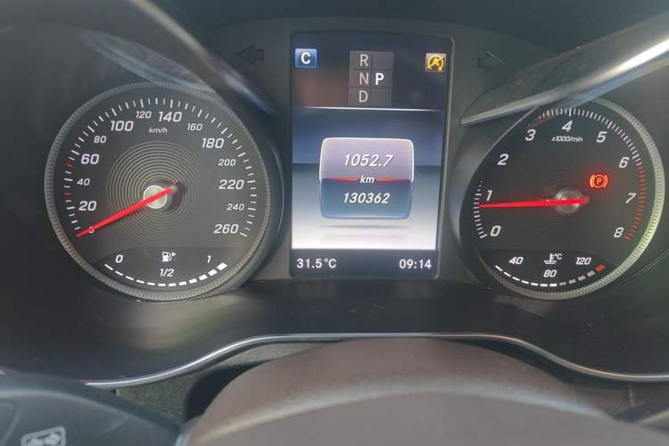 Used Mercedes-Benz GLC 2019 GLC 300 L 4MATIC Dynamic Model Odometer Close Up