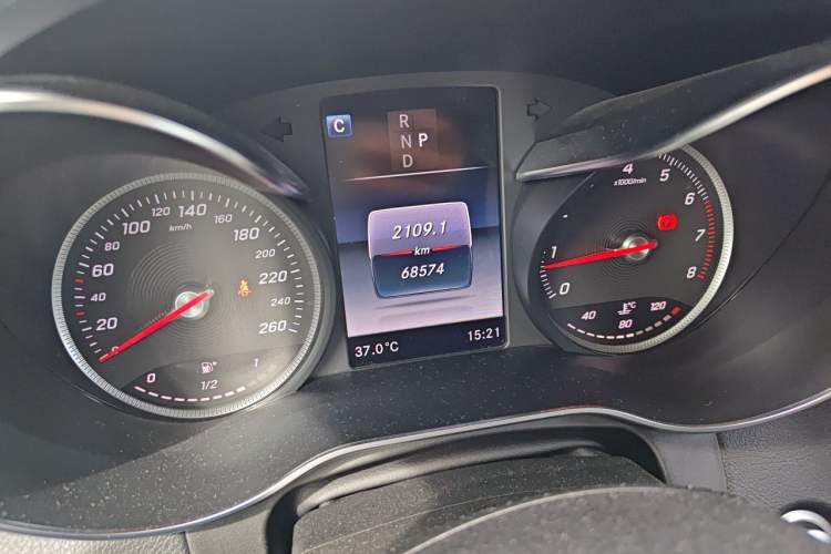 Used Mercedes-Benz GLC 2019 GLC 260 L 4MATIC Luxury Model Odometer Close Up