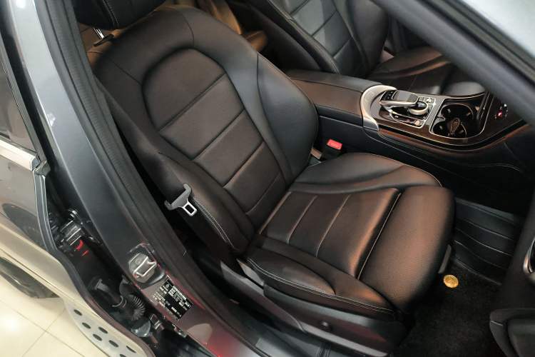 Used Mercedes-Benz GLC 2019 Facelift GLC 260 L 4MATIC Luxury Model Right Front Seat