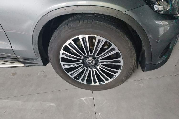 Used Mercedes-Benz GLC 2019 GLC 200 L 4MATIC Right Front Wheel Hub