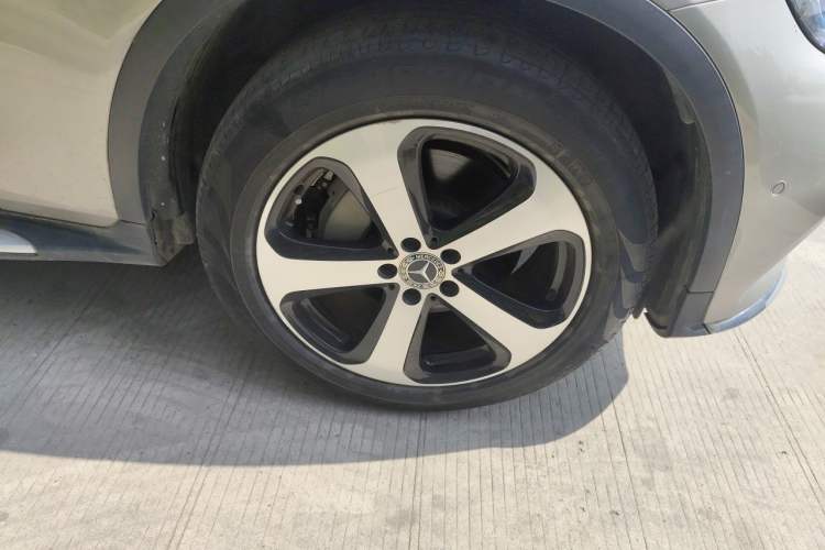 Used Mercedes-Benz GLC 2019 GLC 260 L 4MATIC Luxury Model Right Front Wheel Hub