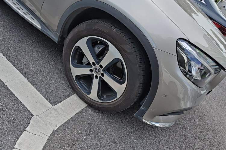 Used Mercedes-Benz GLC 2019 GLC 260 L 4MATIC Luxury Model Right Front Wheel Hub