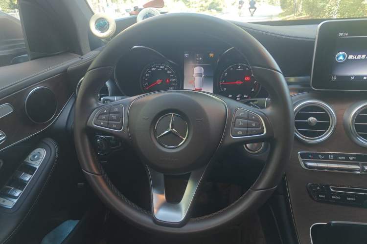 Used Mercedes-Benz GLC 2019 GLC 300 L 4MATIC Dynamic Model Steering Wheel