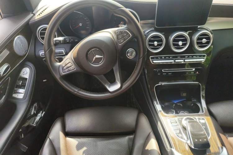 Used Mercedes-Benz GLC 2019 GLC 260 L 4MATIC Luxury Model Steering Wheel