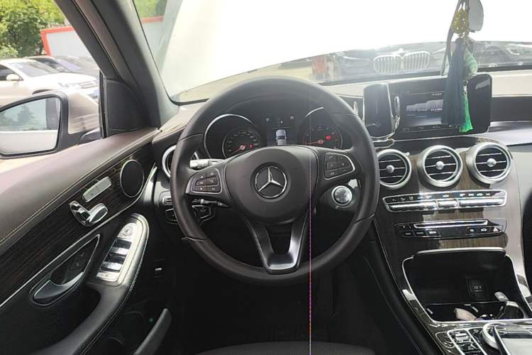 Used Mercedes-Benz GLC 2019 GLC 260 L 4MATIC Dynamic Model Steering Wheel