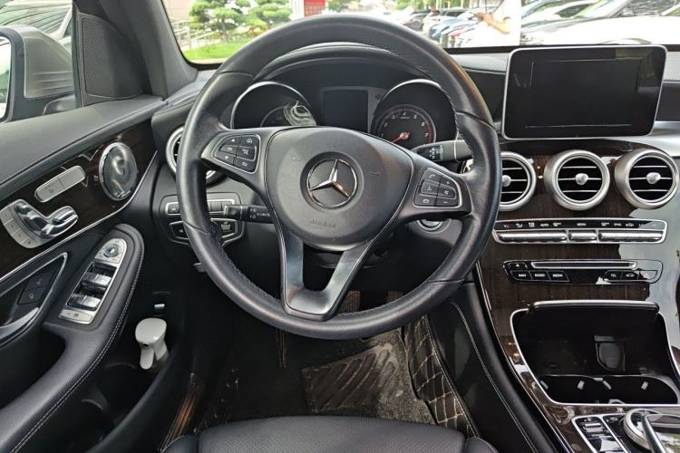 Used Mercedes-Benz GLC 2019 GLC 260 L 4MATIC Luxury Model Steering Wheel