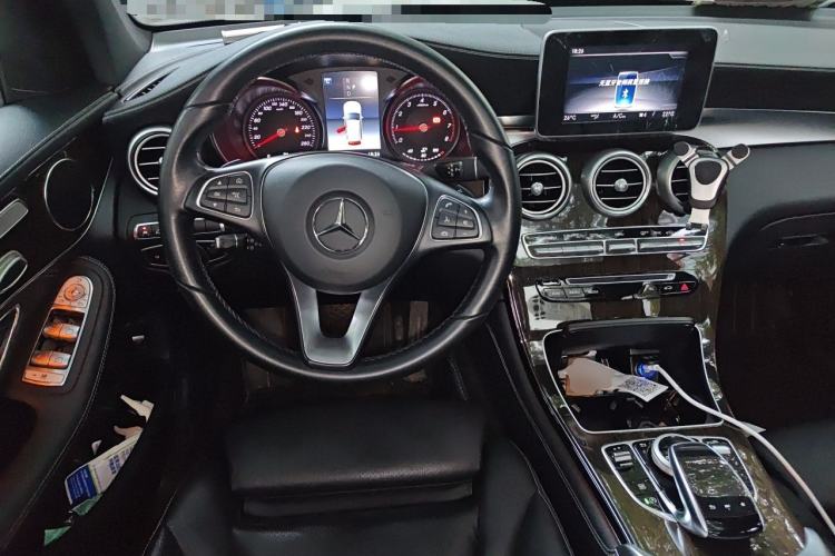Used Mercedes-Benz GLC 2019 GLC 260 L 4MATIC Luxury Model Steering Wheel