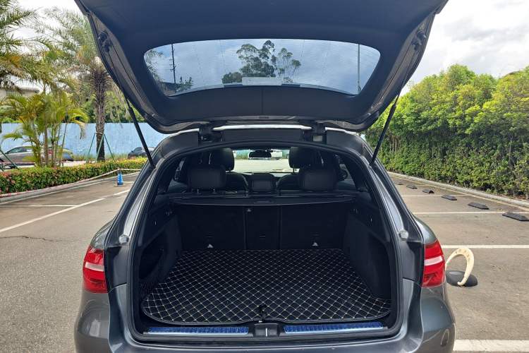 Used Mercedes-Benz GLC 2019 GLC 260 L 4MATIC Dynamic Model Trunk