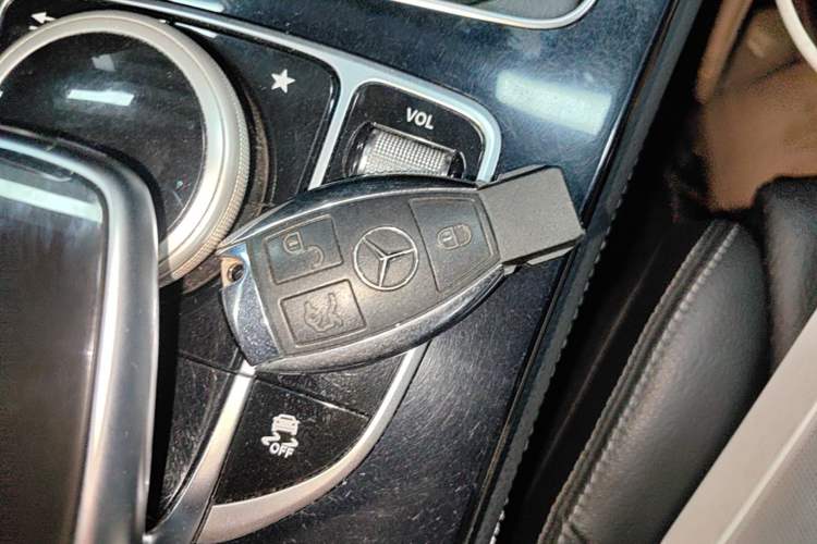 Used Mercedes-Benz GLC 2019 GLC 200 L 4MATIC Vehicle Key