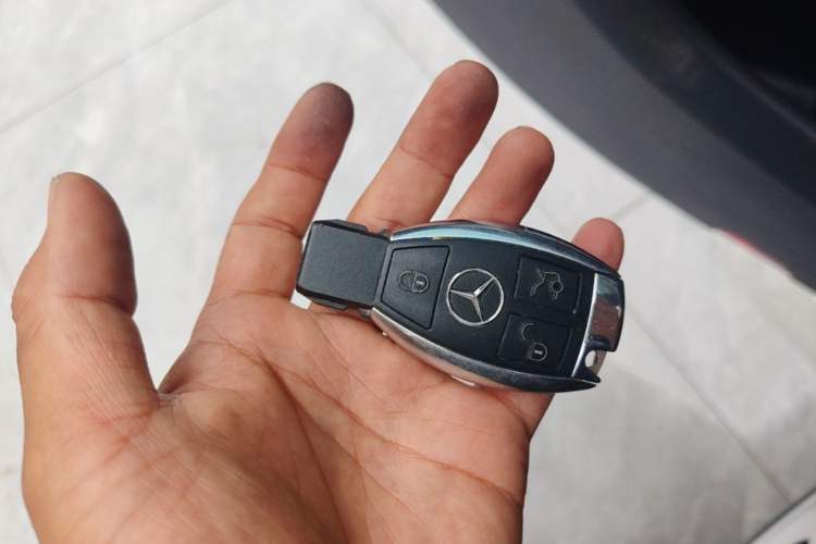 Used Mercedes-Benz GLC 2019 Facelift GLC 260 L 4MATIC Luxury Model Vehicle Key