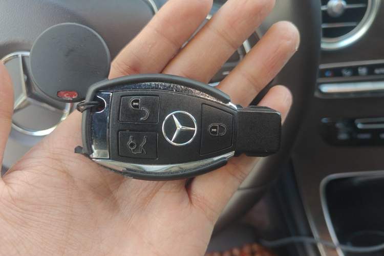 Used Mercedes-Benz GLC 2019 GLC 300 L 4MATIC Dynamic Model Vehicle Key