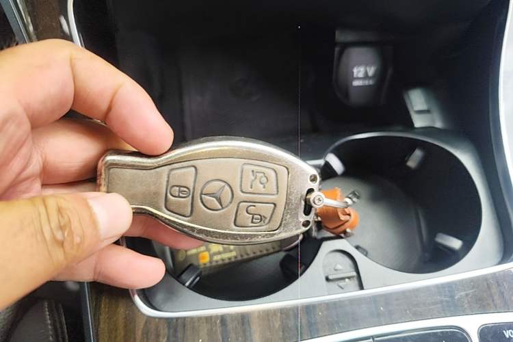 Used Mercedes-Benz GLC 2019 GLC 260 L 4MATIC Dynamic Model Vehicle Key