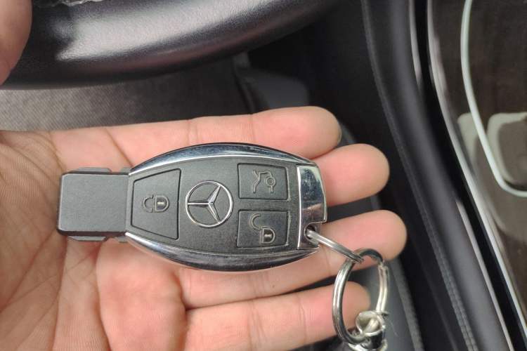 Used Mercedes-Benz GLC 2019 GLC 260 L 4MATIC Dynamic Model Vehicle Key