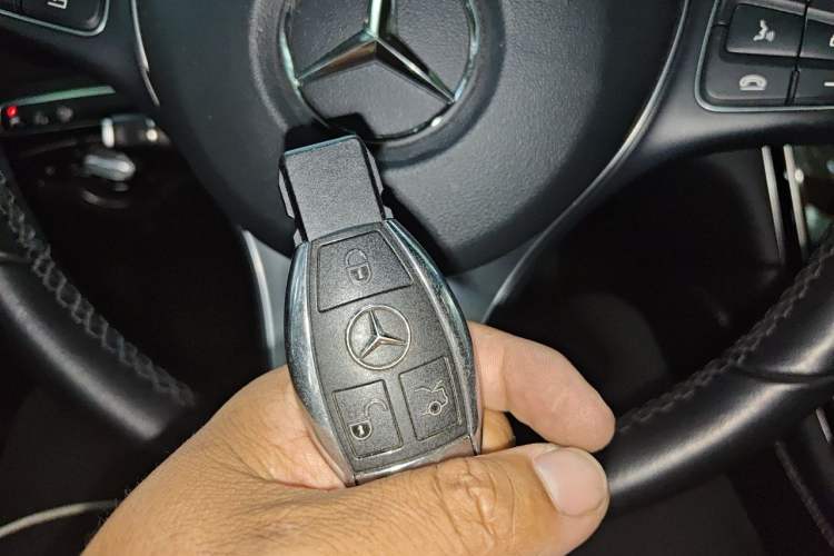 Used Mercedes-Benz GLC 2019 GLC 260 L 4MATIC Luxury Model Vehicle Key