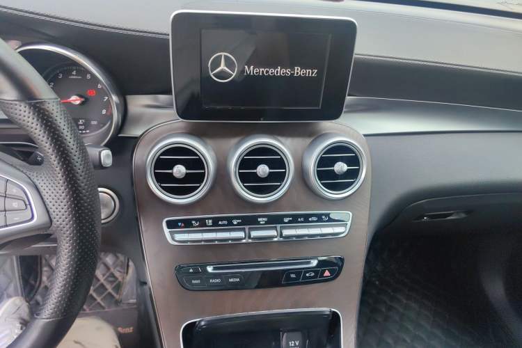 Used Mercedes-Benz GLC 2019 GLC 300 L 4MATIC Dynamic Model Audio And AC Panel