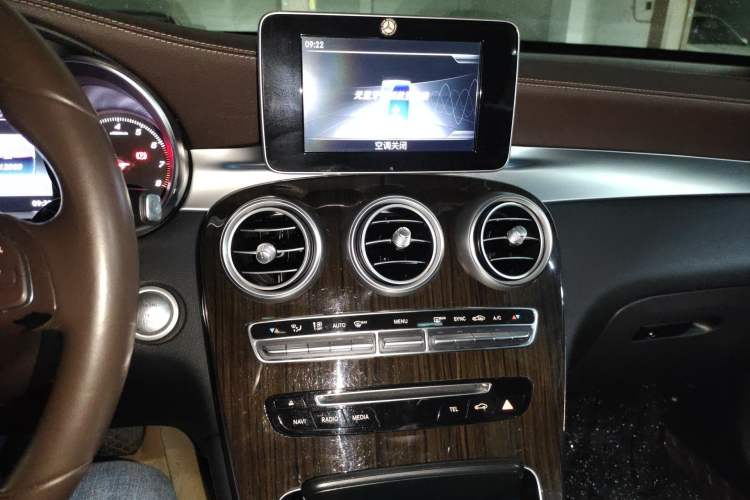 Used Mercedes-Benz GLC 2019 Facelift GLC 260 L 4MATIC Luxury Model Audio And AC Panel