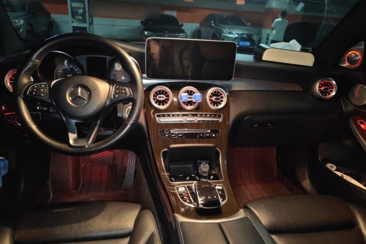 Used Mercedes-Benz GLC 2019 GLC 260 L 4MATIC Dynamic Model Center Console