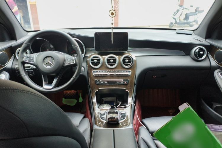 Used Mercedes-Benz GLC 2019 GLC 260 L 4MATIC Dynamic Model Center Console