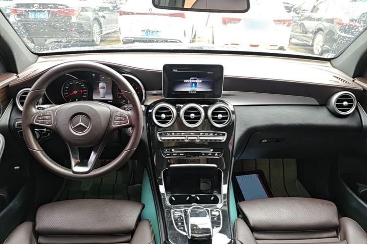 Used Mercedes-Benz GLC 2019 GLC 260 L 4MATIC Dynamic Model Center Console