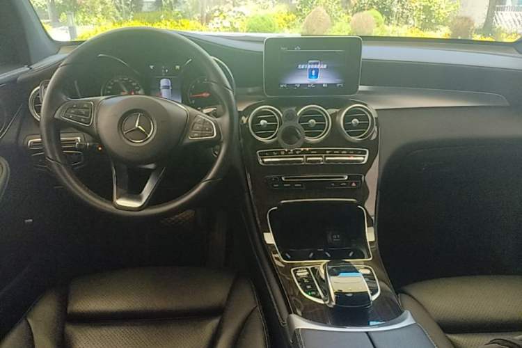 Used Mercedes-Benz GLC 2019 GLC 260 L 4MATIC Dynamic Model Center Console