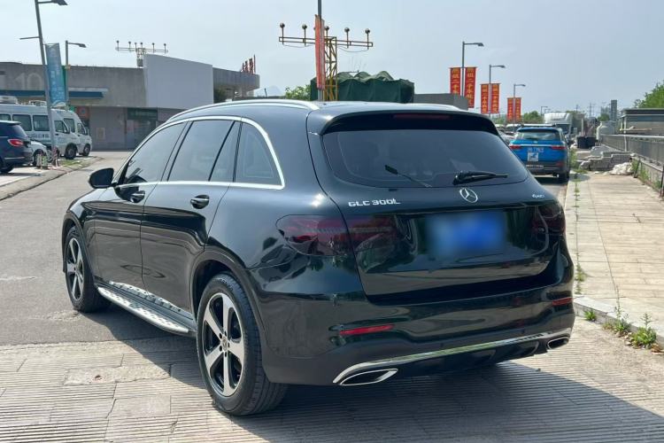 Used Mercedes-Benz GLC 2019 Facelift GLC 260 L 4MATIC Luxury Model Exterior 4