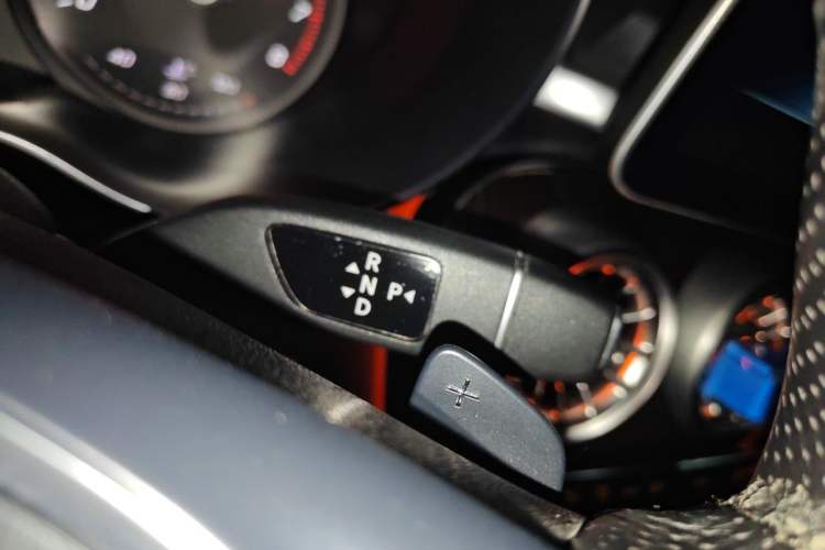 Used Mercedes-Benz GLC 2019 GLC 260 L 4MATIC Dynamic Model Gear Lever