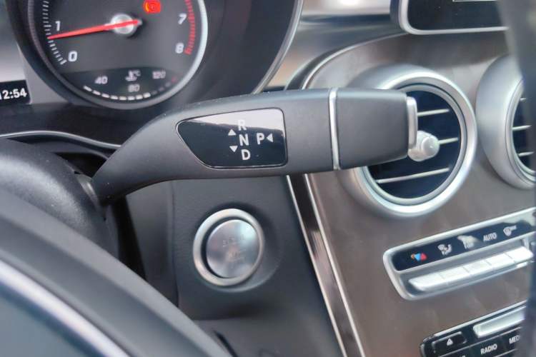 Used Mercedes-Benz GLC 2019 GLC 300 L 4MATIC Dynamic Model Gear Lever