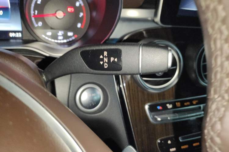 Used Mercedes-Benz GLC 2019 Facelift GLC 260 L 4MATIC Luxury Model Gear Lever