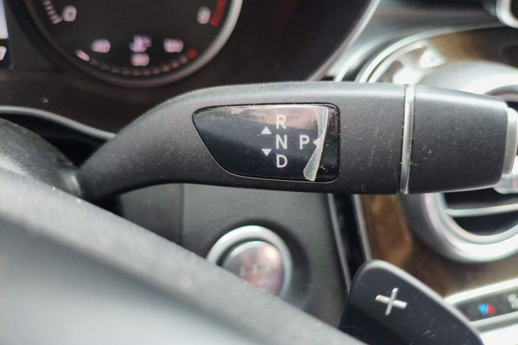 Used Mercedes-Benz GLC 2019 GLC 260 L 4MATIC Dynamic Model Gear Lever