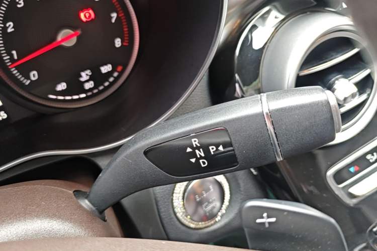 Used Mercedes-Benz GLC 2019 GLC 260 L 4MATIC Dynamic Model Gear Lever