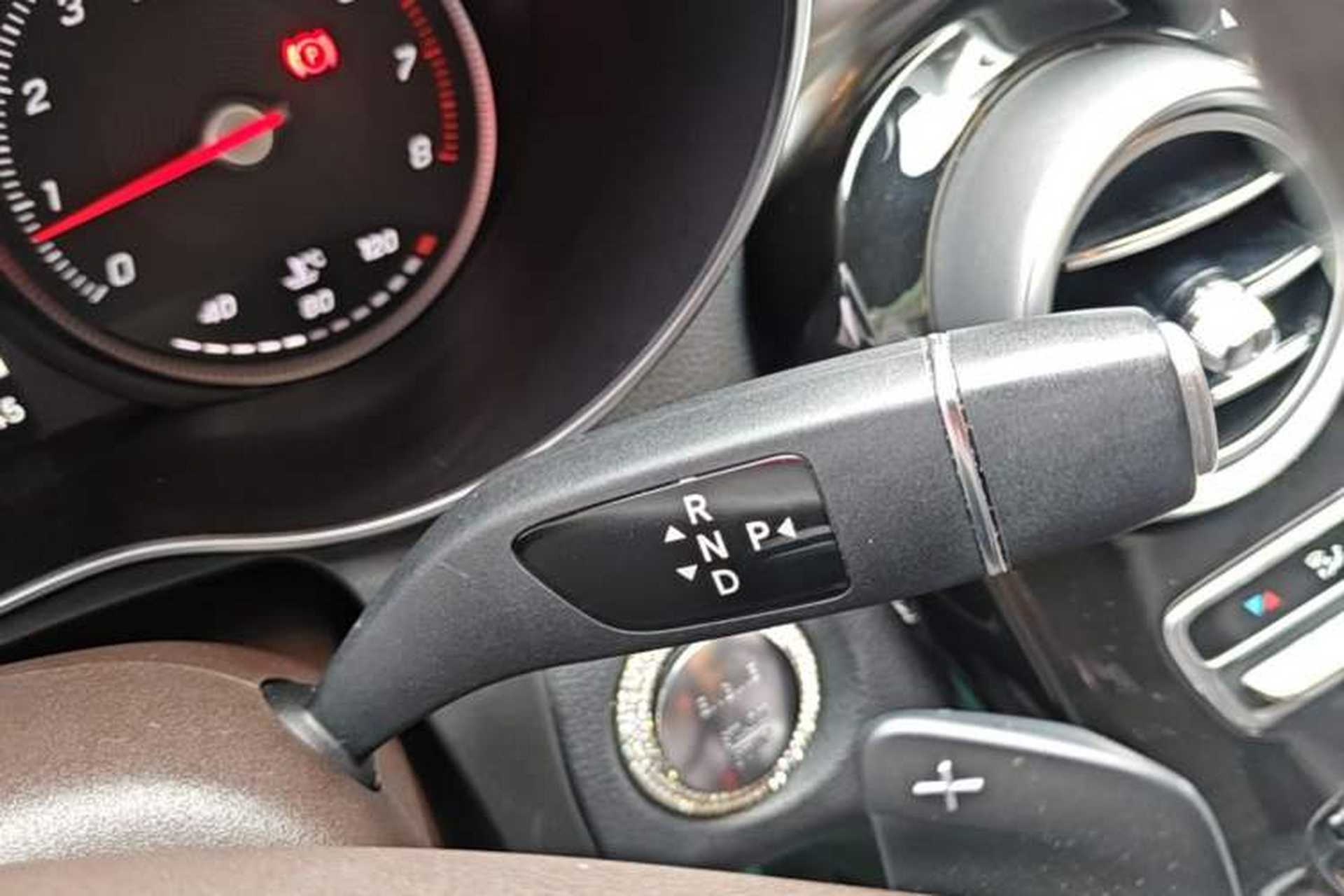 Used Mercedes-Benz GLC 2019 GLC 260 L 4MATIC Dynamic Model Gear Lever