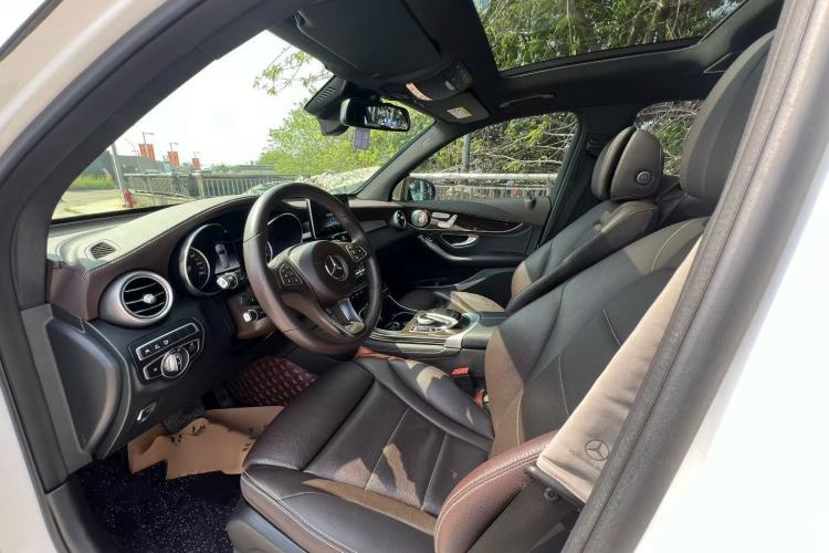 Used Mercedes-Benz GLC 2019 Facelift GLC 260 L 4MATIC Luxury Model Interior 1