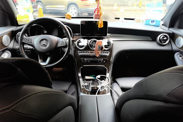 Used Mercedes-Benz GLC 2019 Facelift GLC 260 L 4MATIC Luxury Model Interior 2