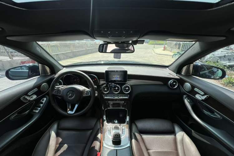 Used Mercedes-Benz GLC 2019 Facelift GLC 260 L 4MATIC Luxury Model Interior 3