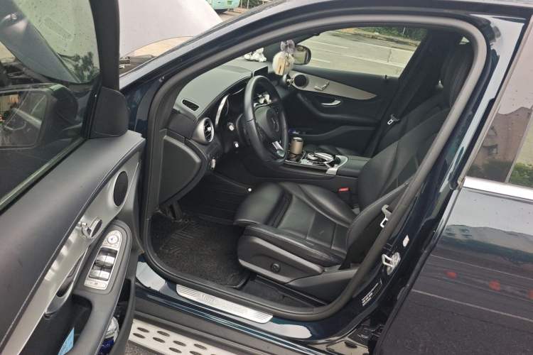 Used Mercedes-Benz GLC 2019 GLC 200 L 4MATIC Interior 3