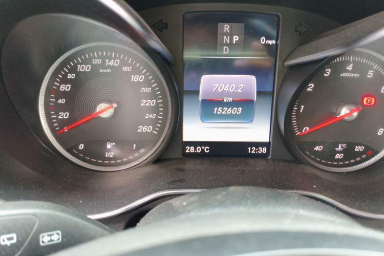 Used Mercedes-Benz GLC 2019 GLC 260 L 4MATIC Dynamic Model Odometer Close Up