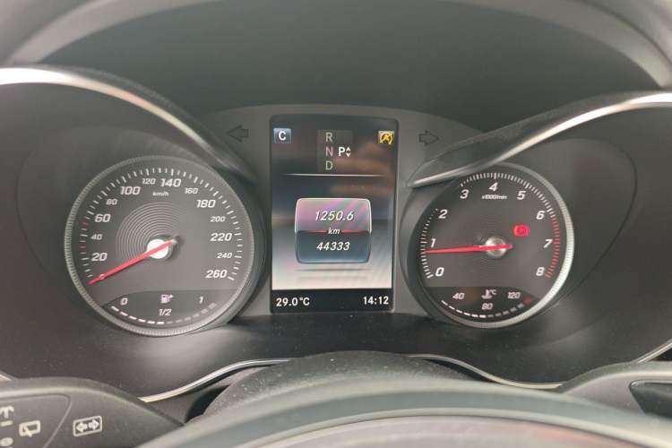 Used Mercedes-Benz GLC 2019 GLC 200 L 4MATIC Odometer Close Up