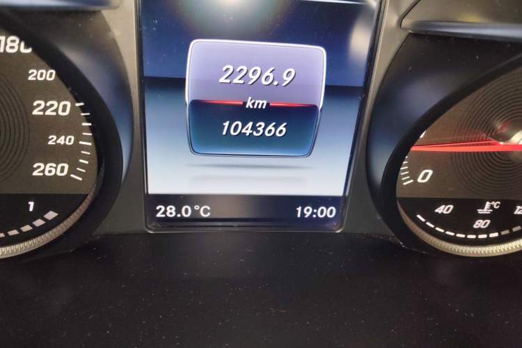 Used Mercedes-Benz GLC 2019 GLC 200 L 4MATIC Odometer Close Up