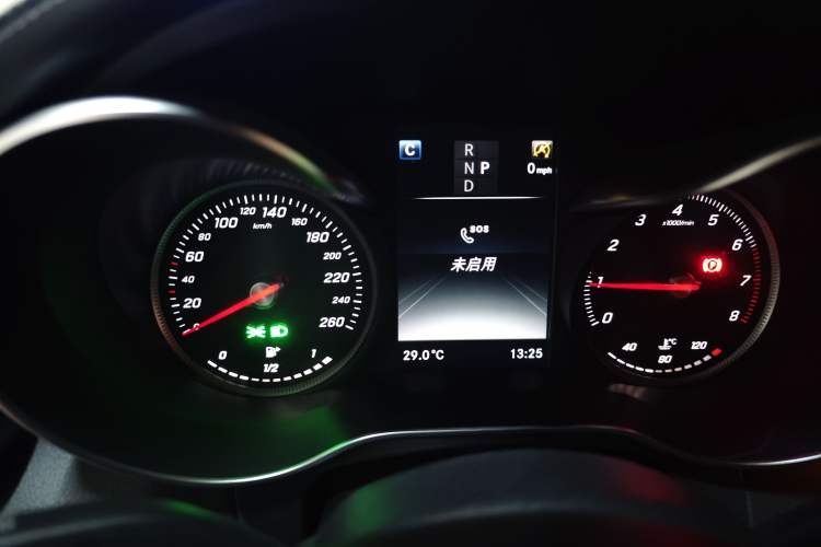 Used Mercedes-Benz GLC 2019 GLC 260 L 4MATIC Dynamic Model Odometer Close Up