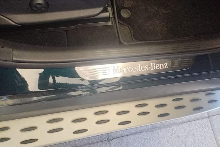 Used Mercedes-Benz GLC 2019 GLC 260 L 4MATIC Dynamic Model Right Side Sill