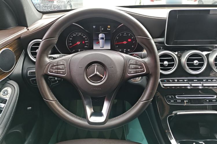 Used Mercedes-Benz GLC 2019 GLC 260 L 4MATIC Dynamic Model Steering Wheel