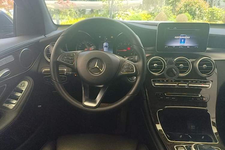 Used Mercedes-Benz GLC 2019 GLC 260 L 4MATIC Dynamic Model Steering Wheel