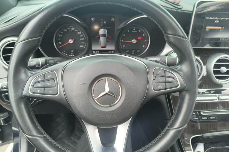 Used Mercedes-Benz GLC 2019 Facelift GLC 260 L 4MATIC Luxury Model Steering Wheel